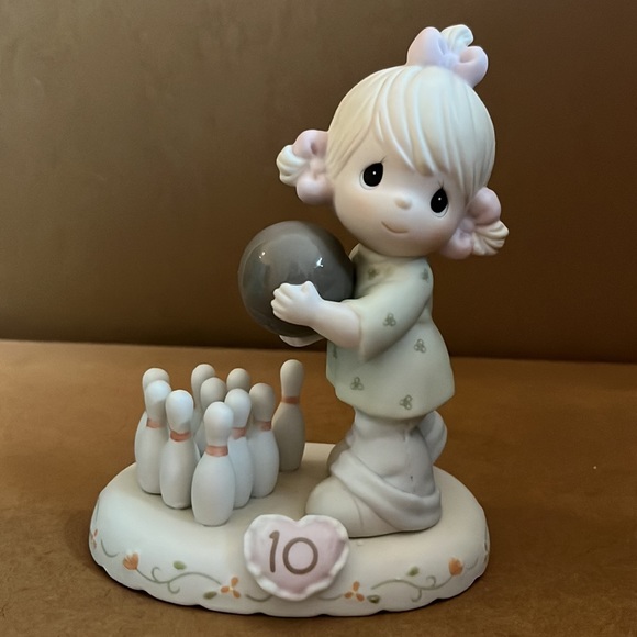 Precious Moments Growing in Grace “Age 10” - Picture 2 of 6